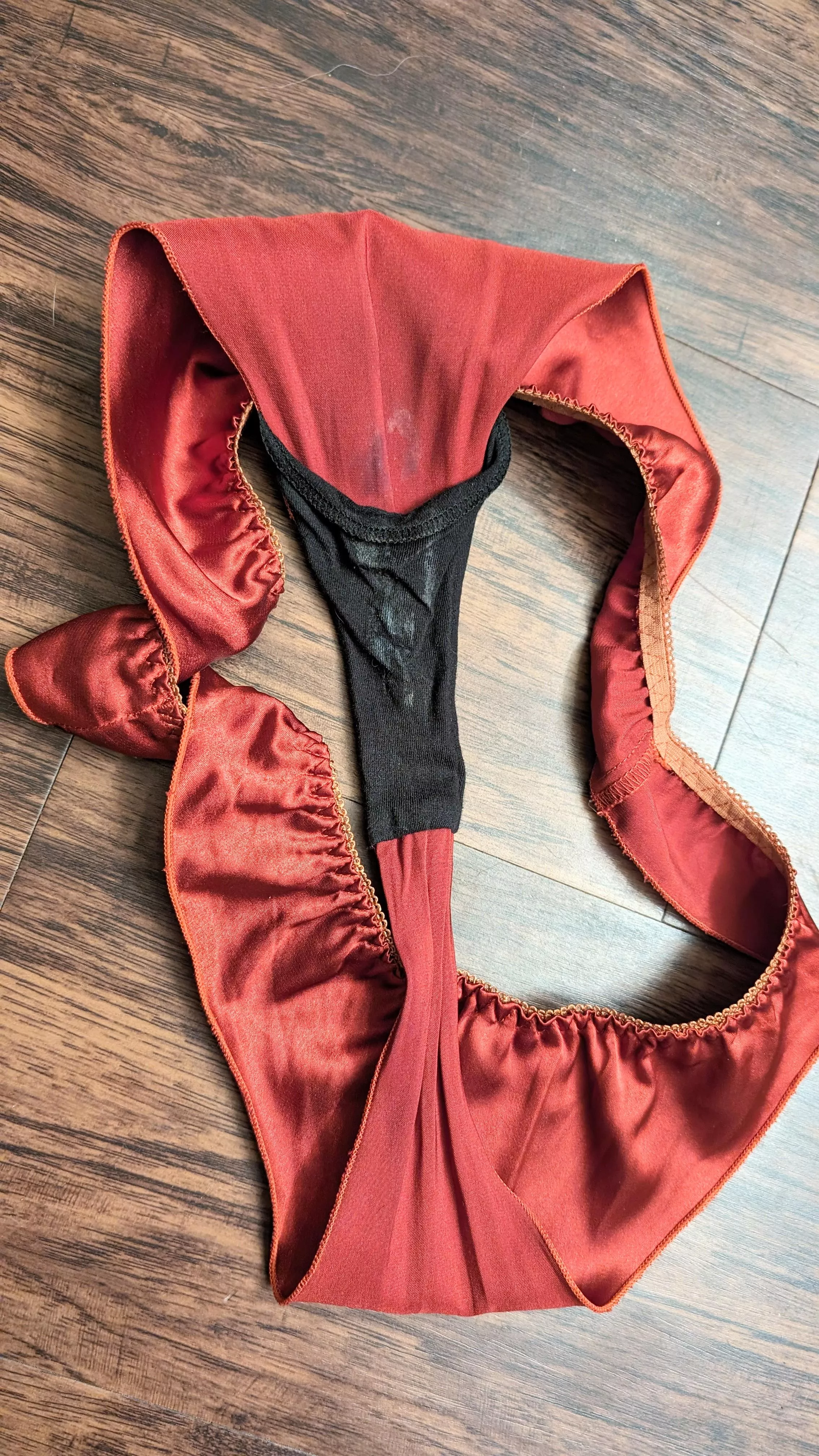 I make a mess when satin touches my 🐈 can you help me clean her up?