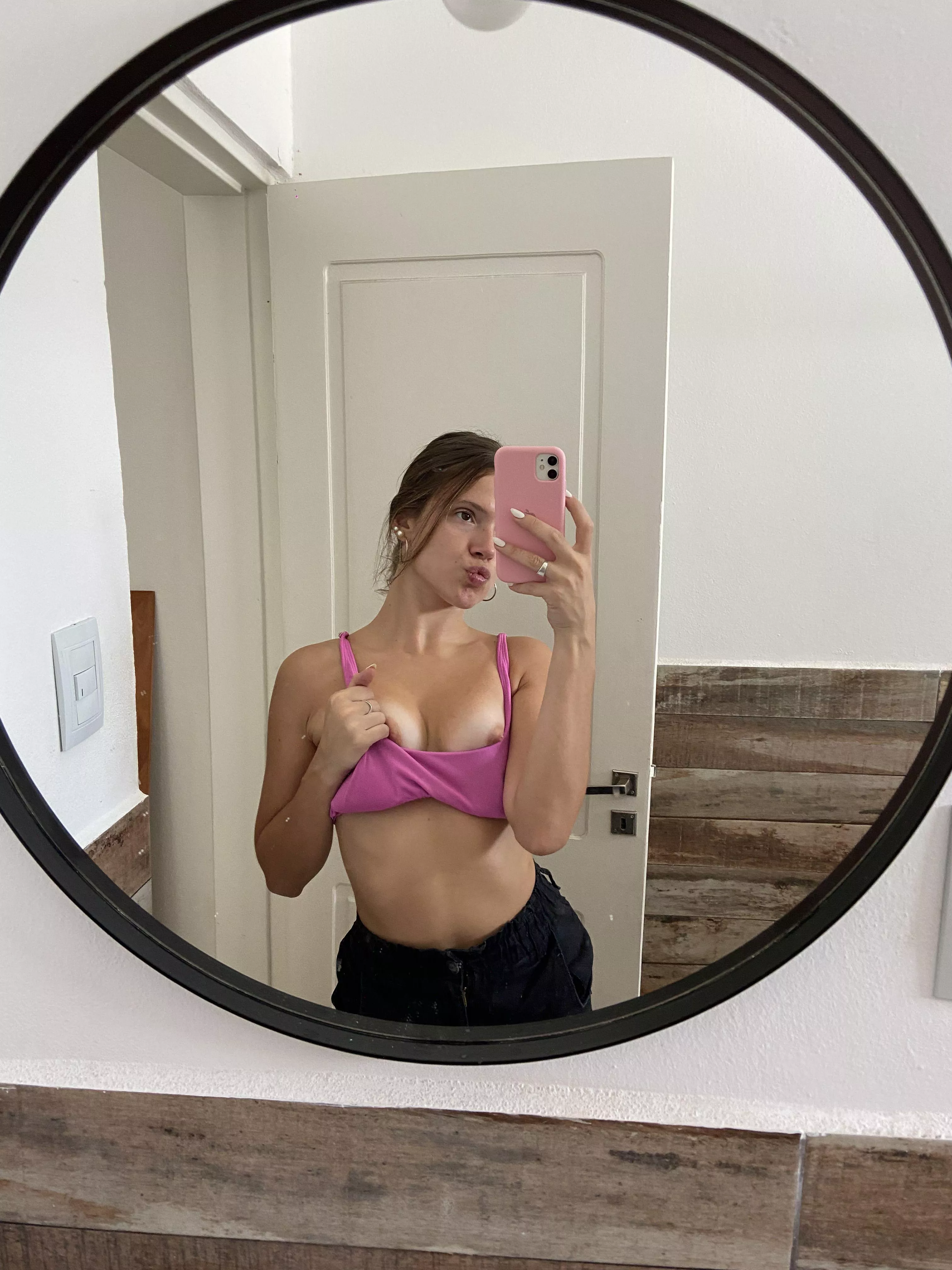 It wets my whole vagina when they suck me and finish me on my tits.