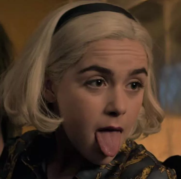 Kiernan Shipka is so sexy