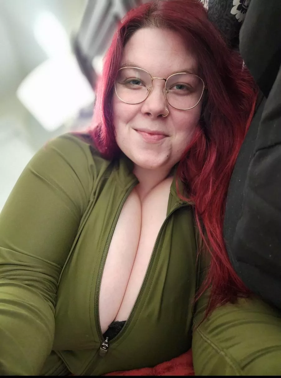 Let's see who can guess my size 😏😉