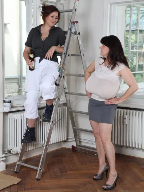 Ma'am when i see your tits and what's more i'm repainting your appartment in this heatwave it makes me very thirsty ! ......