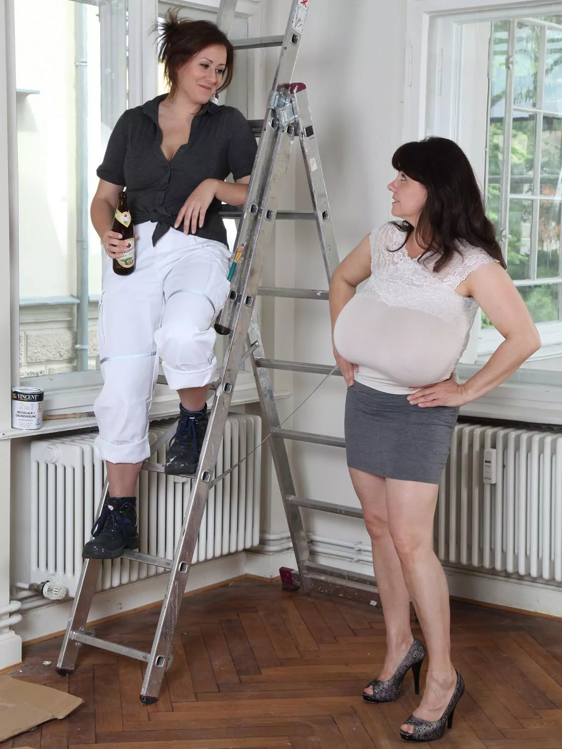 Ma'am when i see your tits and what's more i'm repainting your appartment in this heatwave it makes me very thirsty ! ......