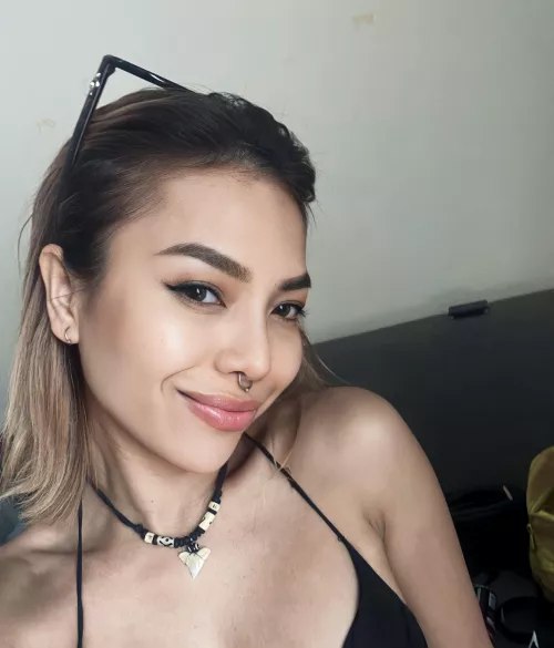 Ready to unravel the mysteries behind this captivating smile? 😏😘