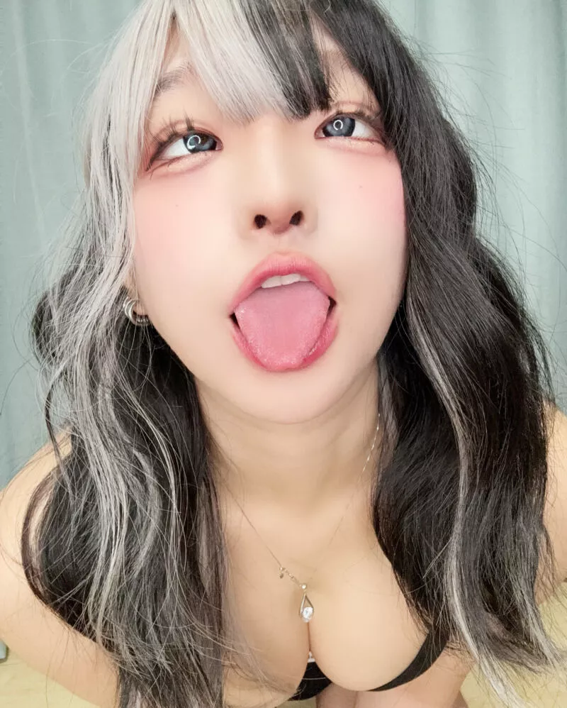 Waiting patiently for senpai's load 👅💦