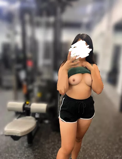 Wake up kids, she’s back from the weekend 💪🏽