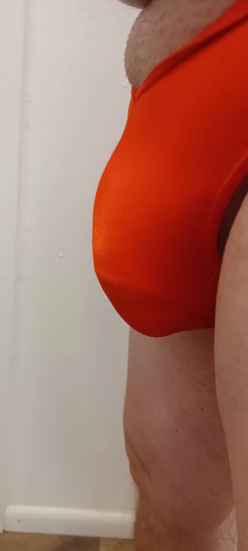 Who wants to help me to remove my thong 