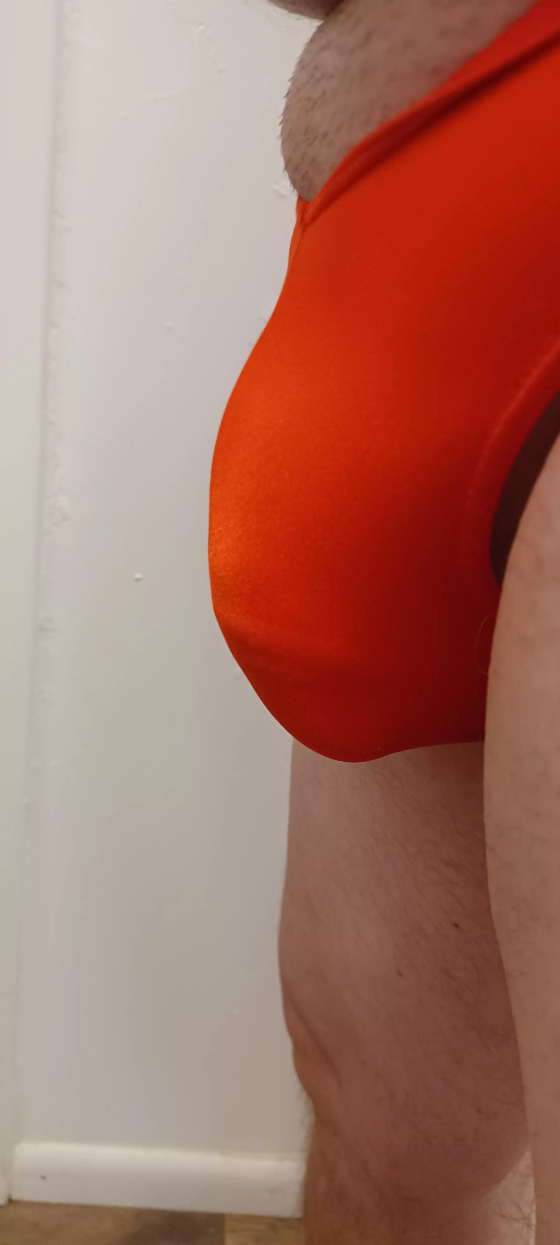 Who wants to help me to remove my thong 