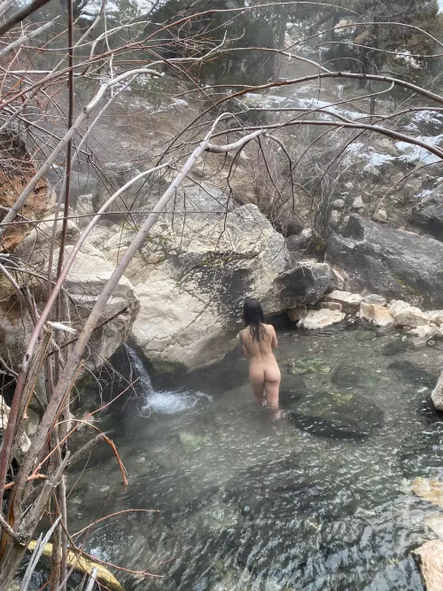 Wouldn’t you love to happen upon this scene? I enjoy the thrill of chance encounters. 