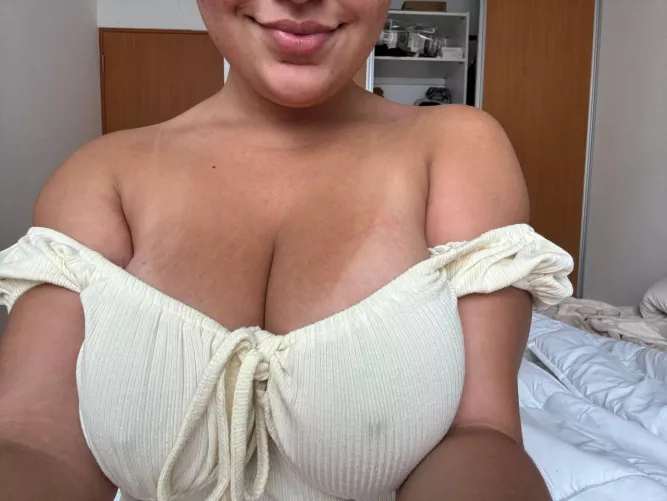 Always with the tan lines