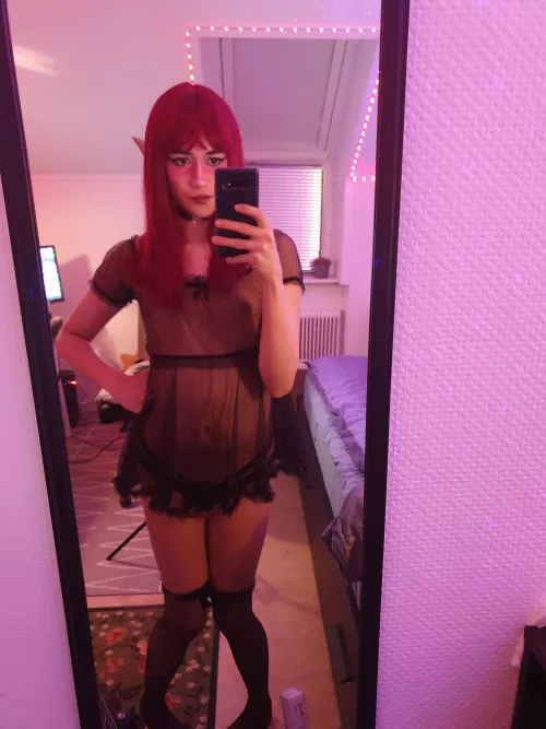 be honest, what would you do if this elfgirl was in your room? 🩷