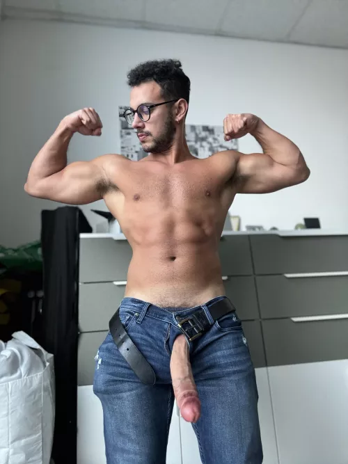 F*CK IT sending dick pics from my gallery to everyone who says hi