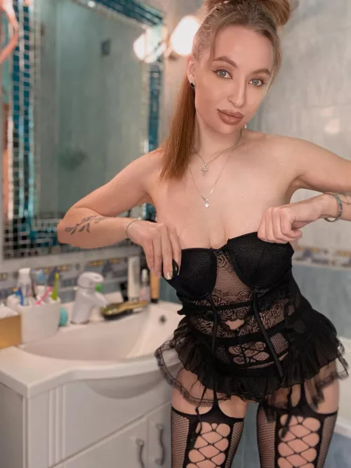 Hi I'm Iris and I love lace and mesh, what about you?