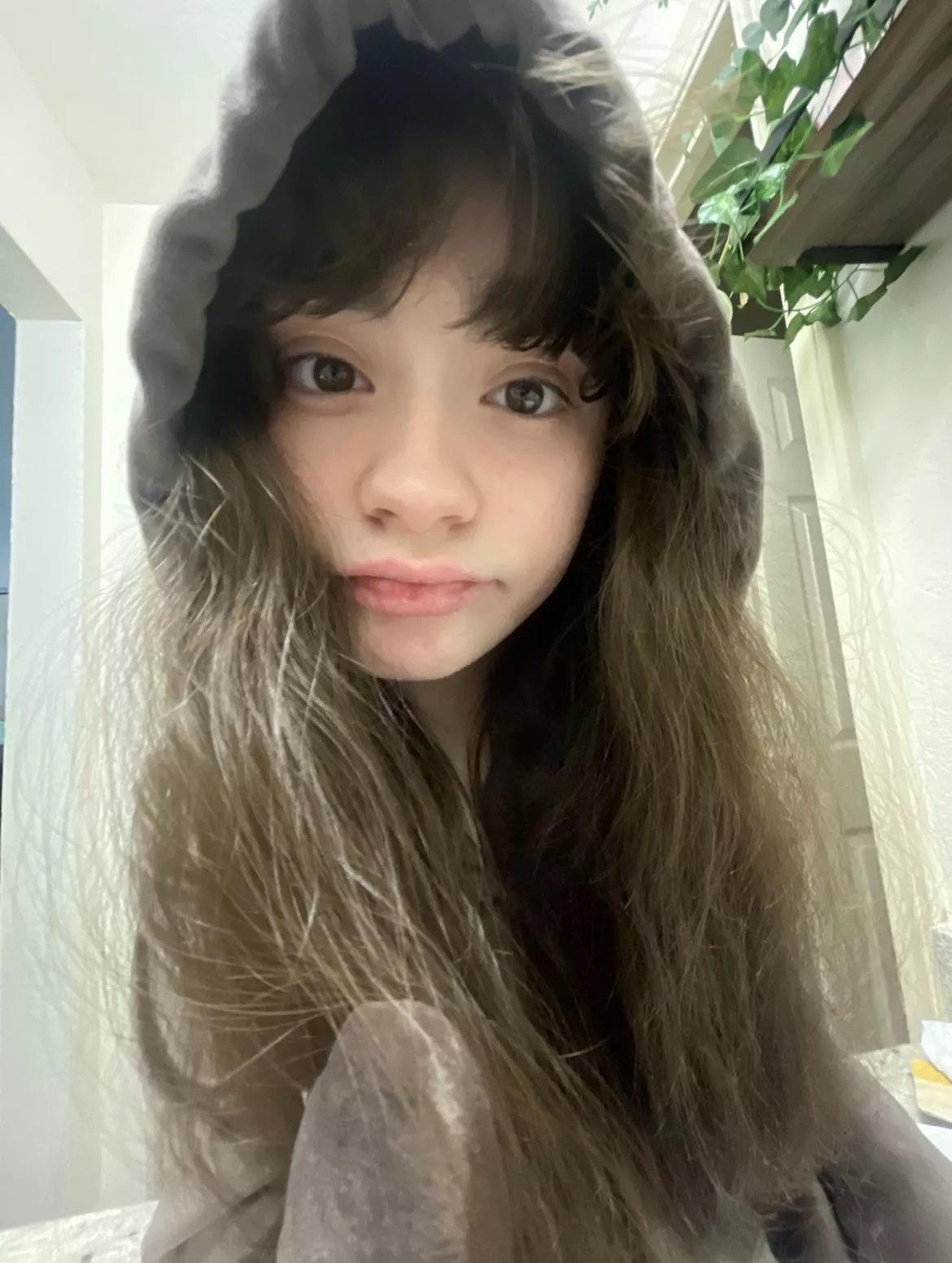 I just download Reddit when I feel cute😭