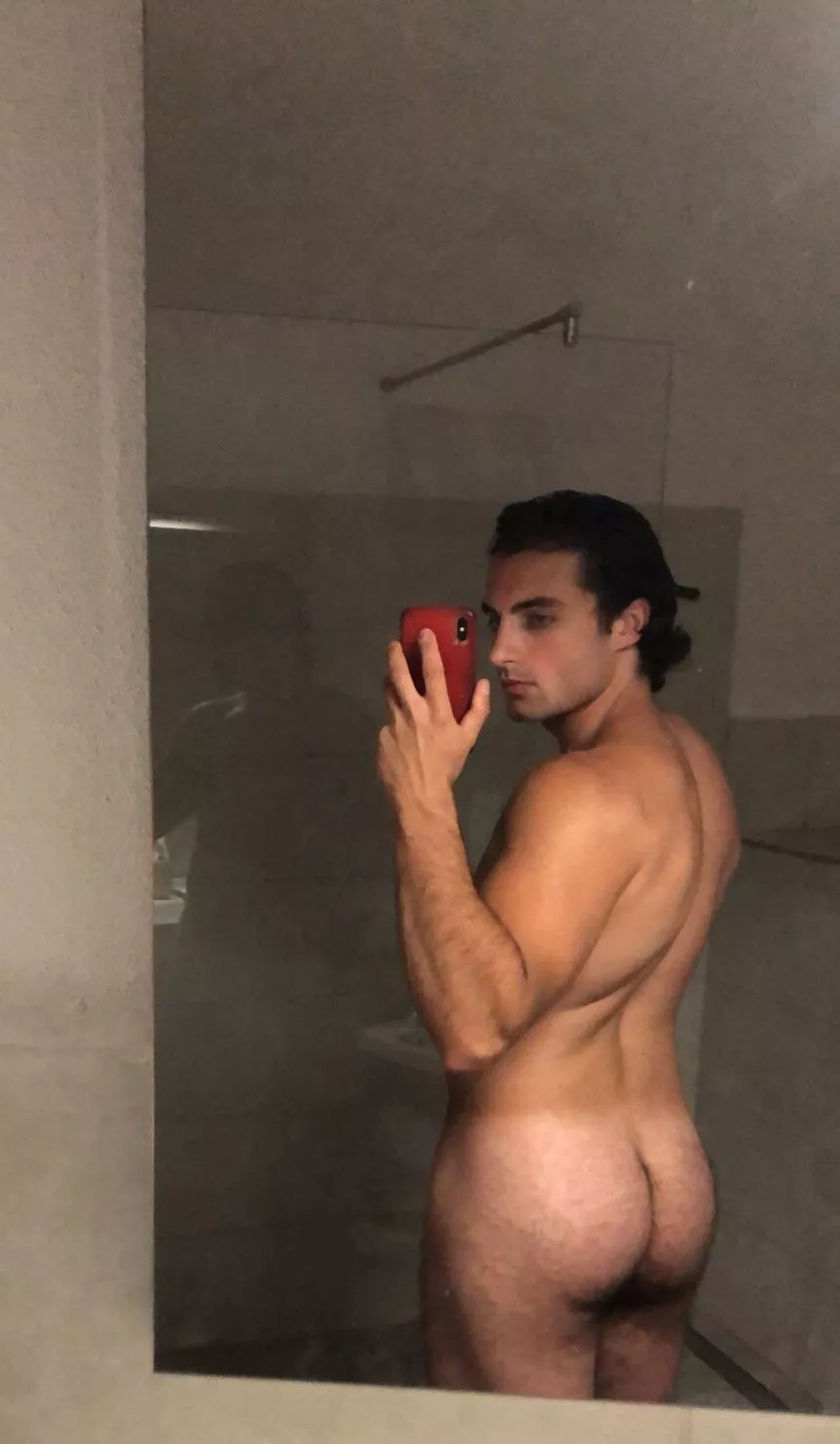 Tell me ur first though about this photo, be truthful…