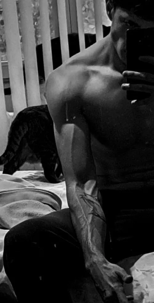 Who's in need of a daddy to worship ?