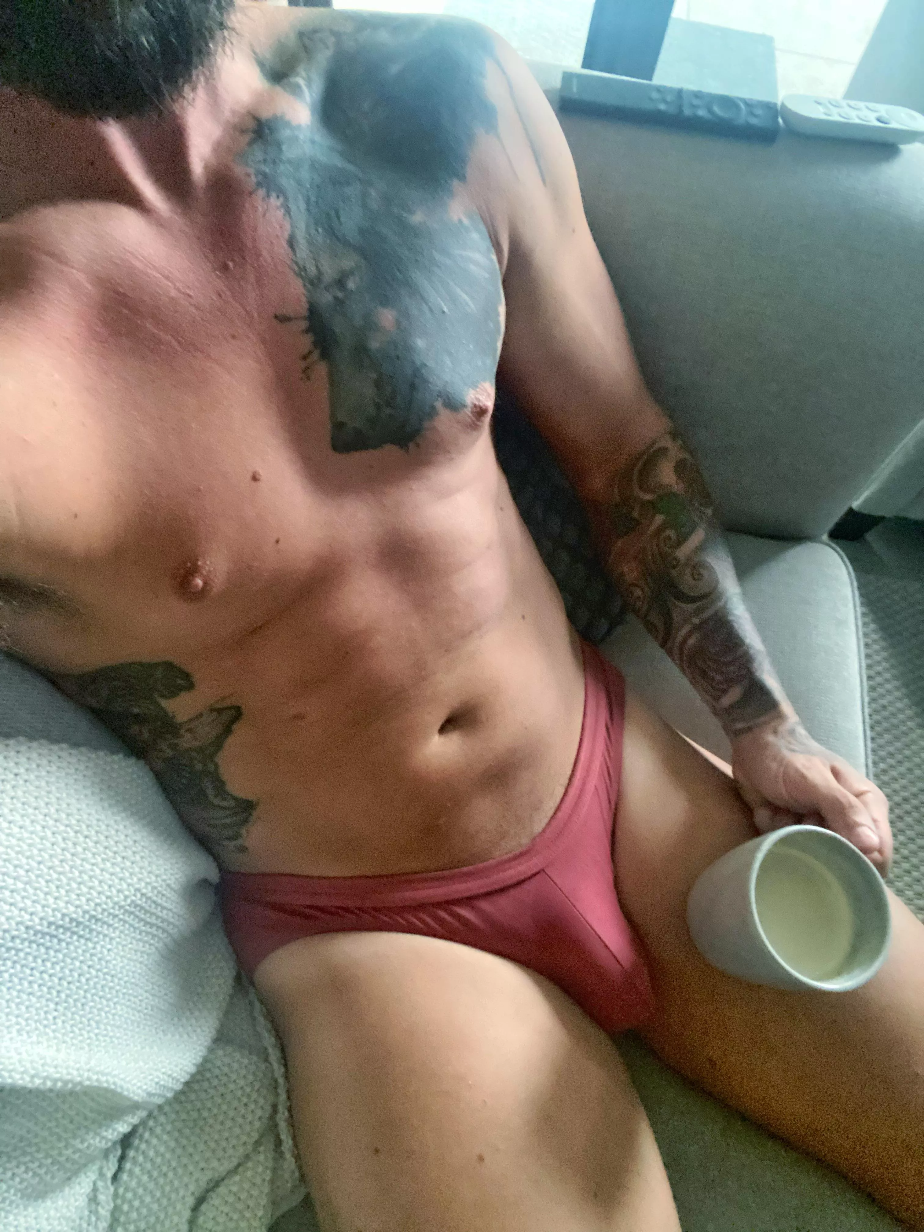 Working from home ♦️ but I need an assistant. Any volunteers?