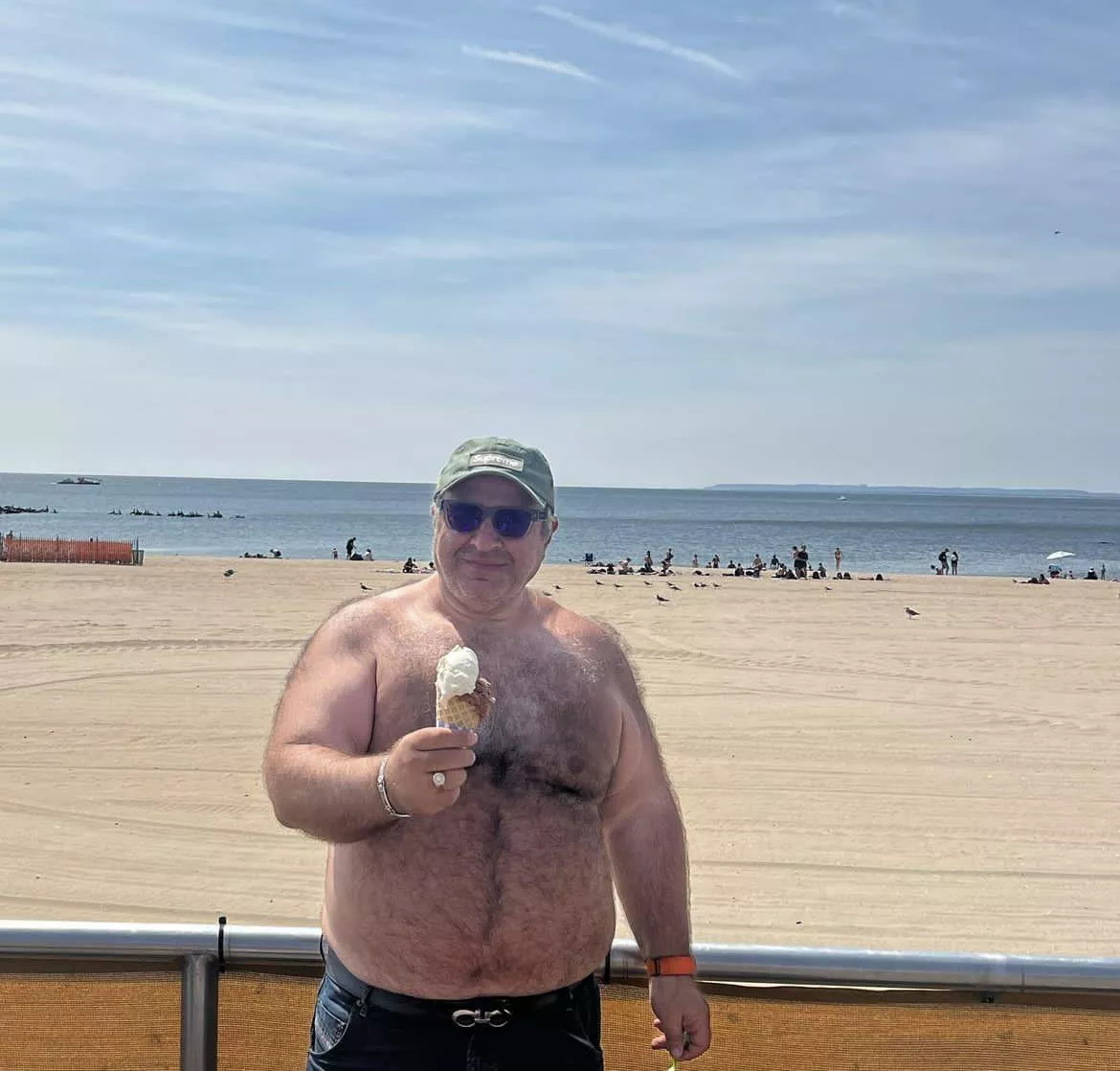 Ain’t nothing better than I e cream on a beach. Stay cool!