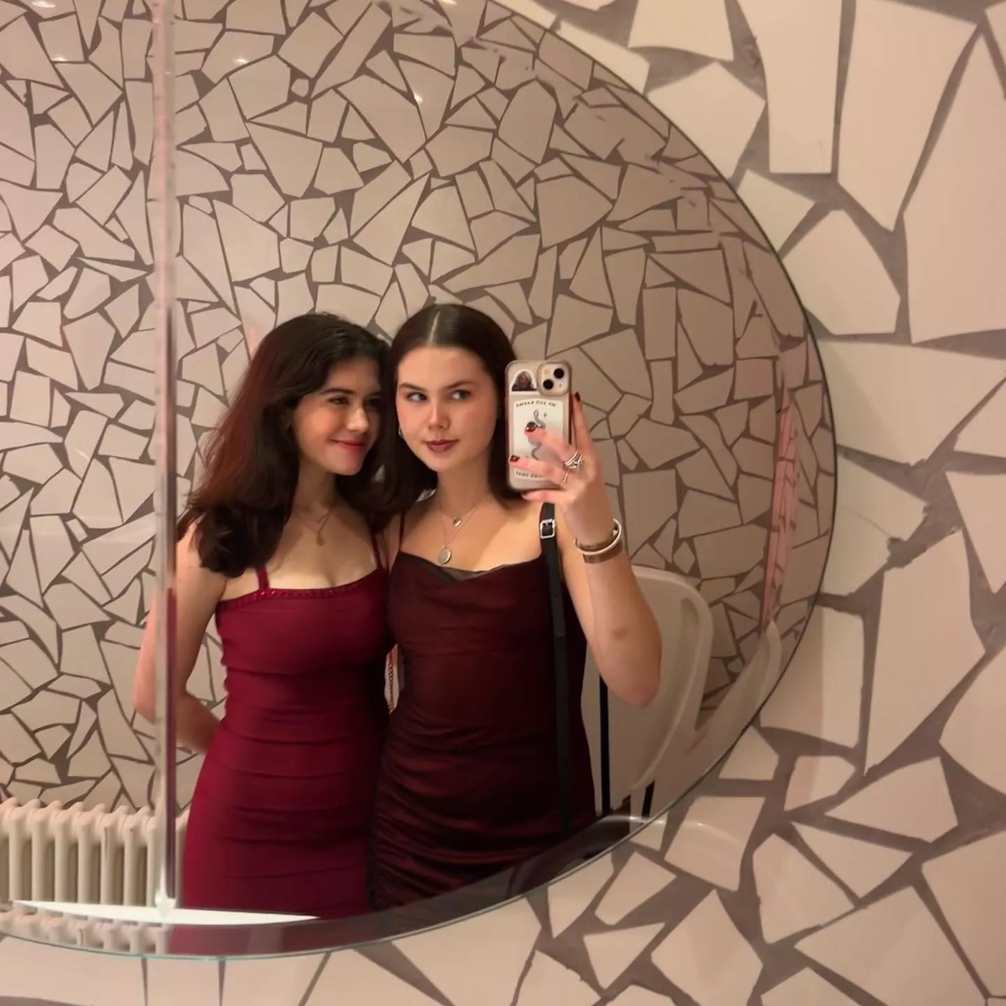 Choose a red dress [2]