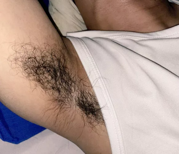 Come here baby let my pits put you to sleep 😴