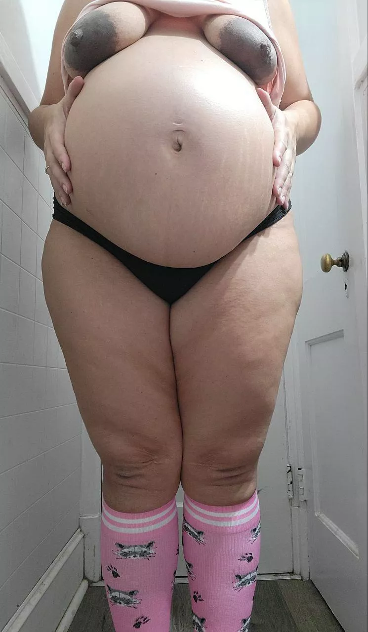 DUE THURSDAY! Canceled my op! Wonder how much bigger my belly will get before I POP?