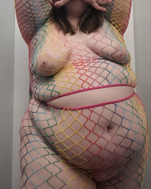 🎶 I'm caught up in her design, and how it connects to mine...