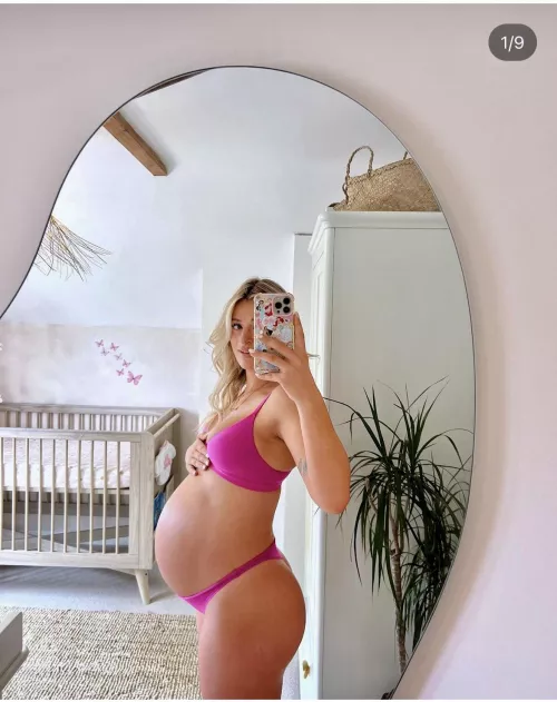 Pregnant Meggan Kirkland shows her belly and sexy pregnant body 🔥😍