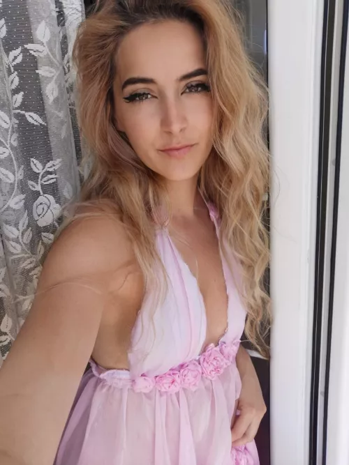 This pink color complement my eyes, don't you think? 