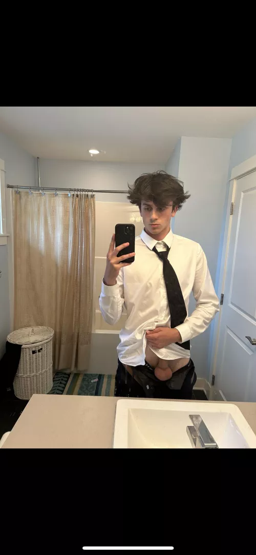 Undress me after work👅