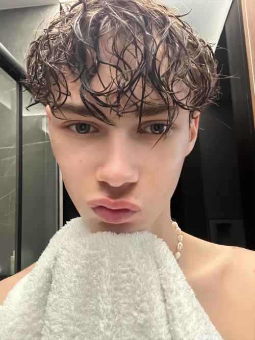 (19yosurferboy) Would you like to come your load on my adorable face?