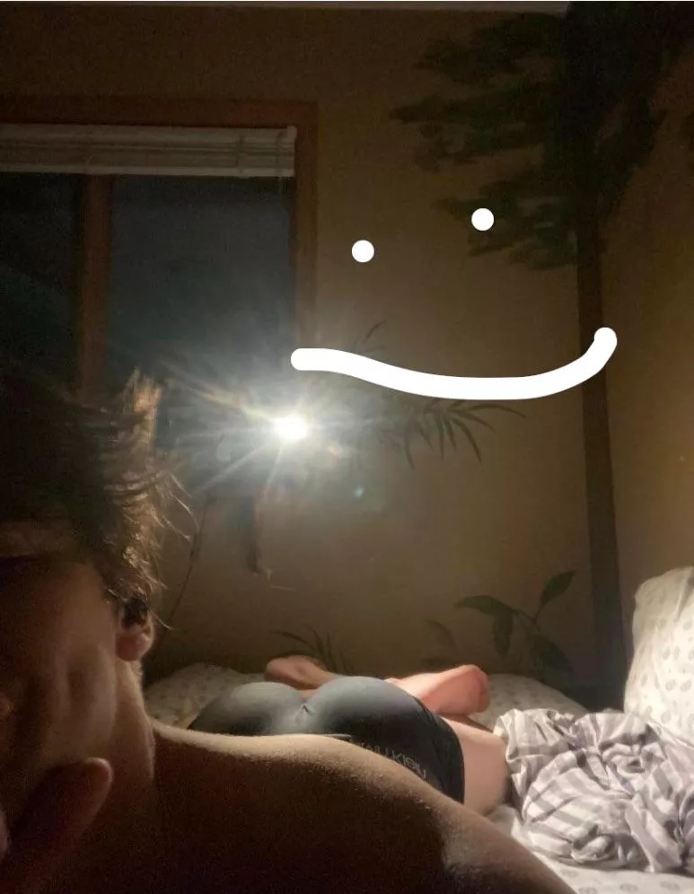 Any hot boys wanna bust a nut?