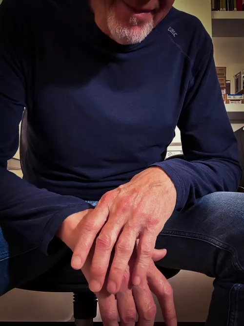 Hands ready to make you feel good (60)