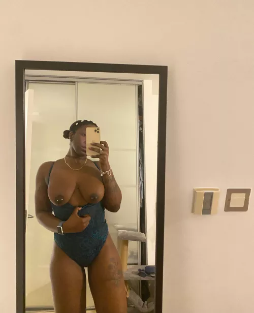 My bodysuit is too tight for my tits 😋😳