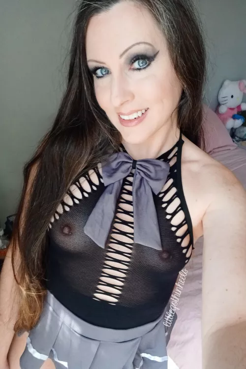 over 40 and going gray but still a nympho (43F)