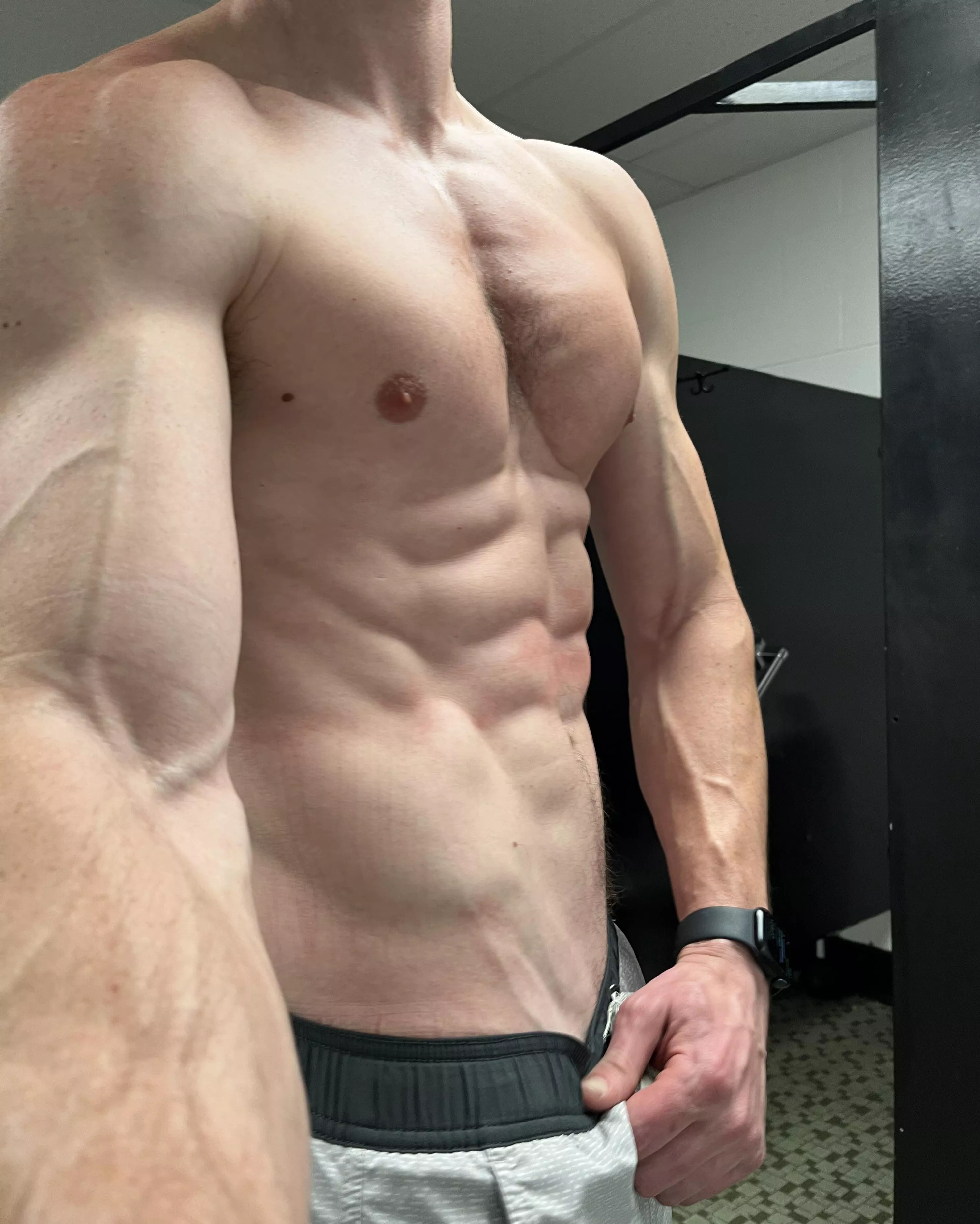 Pumped up after heavy deadlifts. 