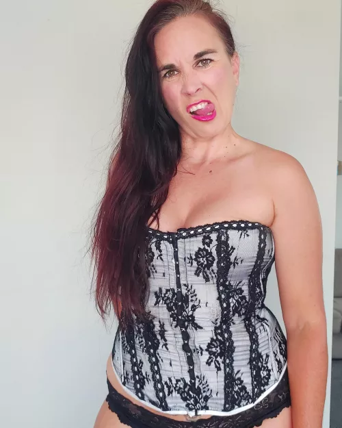 Brunettes have fun too!!!