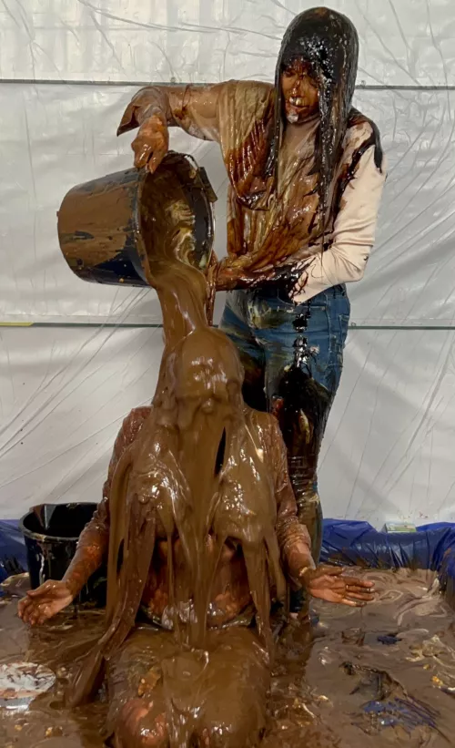 Can you guess the latest sexy UK glamour model I invited to my honeymoon studio to get the Maddisons messy treatment?! Hint… she has G cup boobs and screamed throughout this chocolate batter gunging!! Xx
