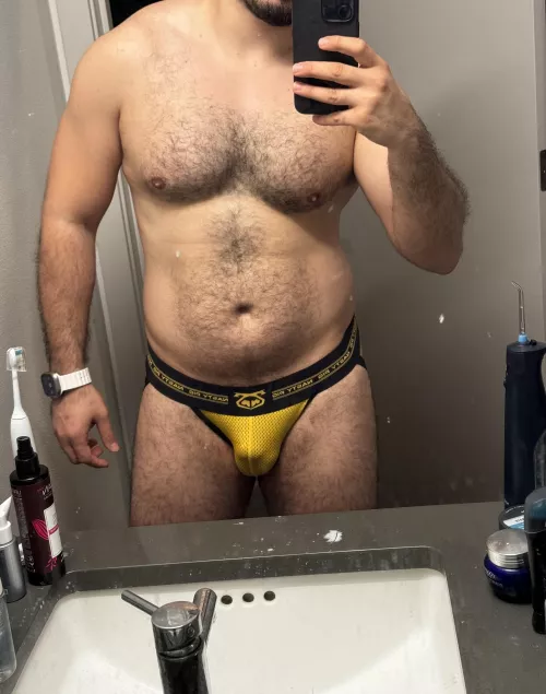 Chest hair and lickable pecs 😛