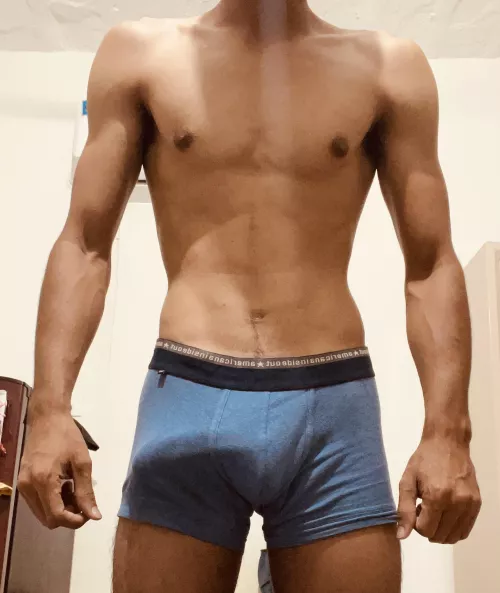 Does stand in front of other pics in this sub but still…