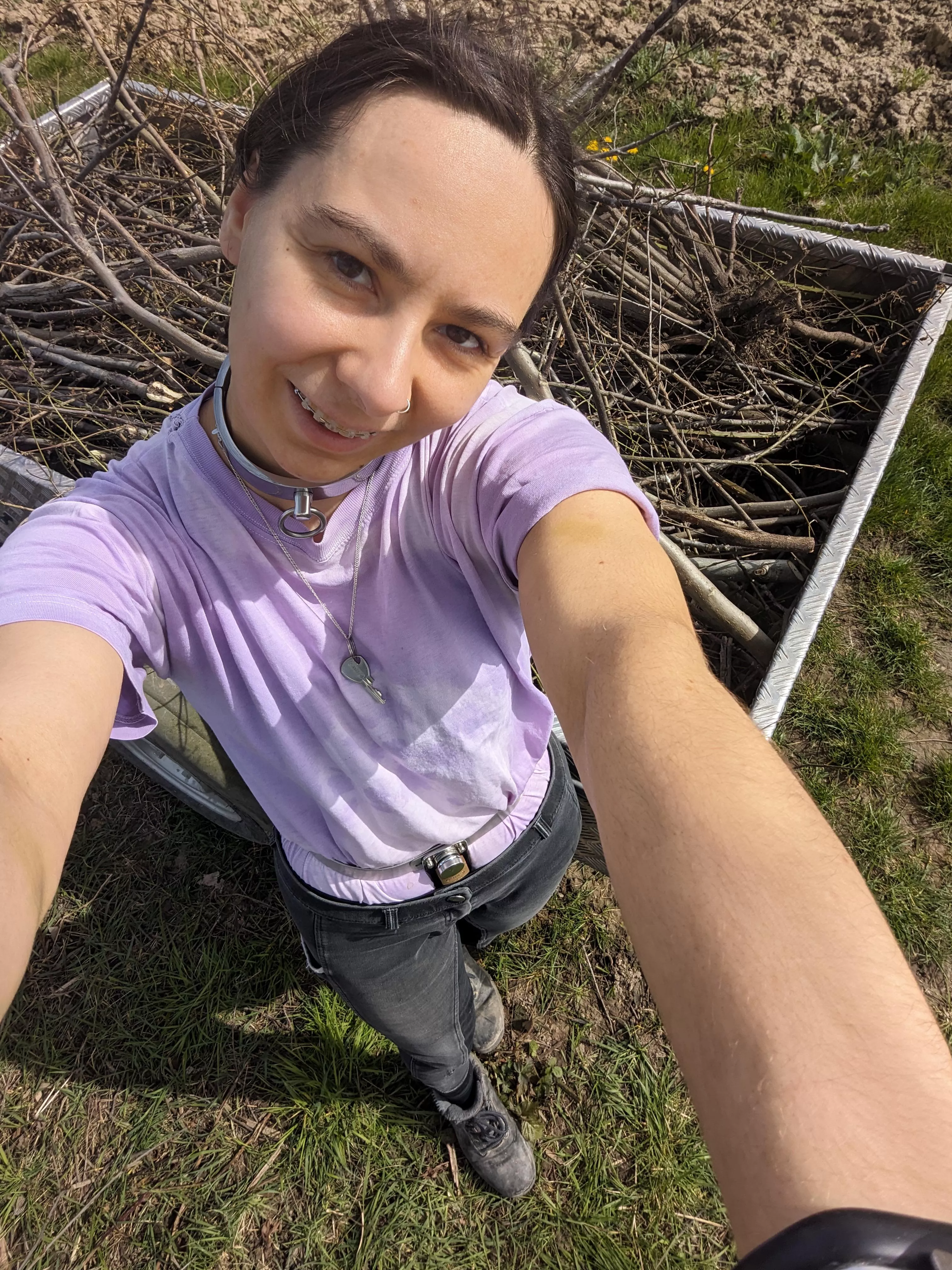 Doing some work outside, enjoying the beautiful weather🌞 💪