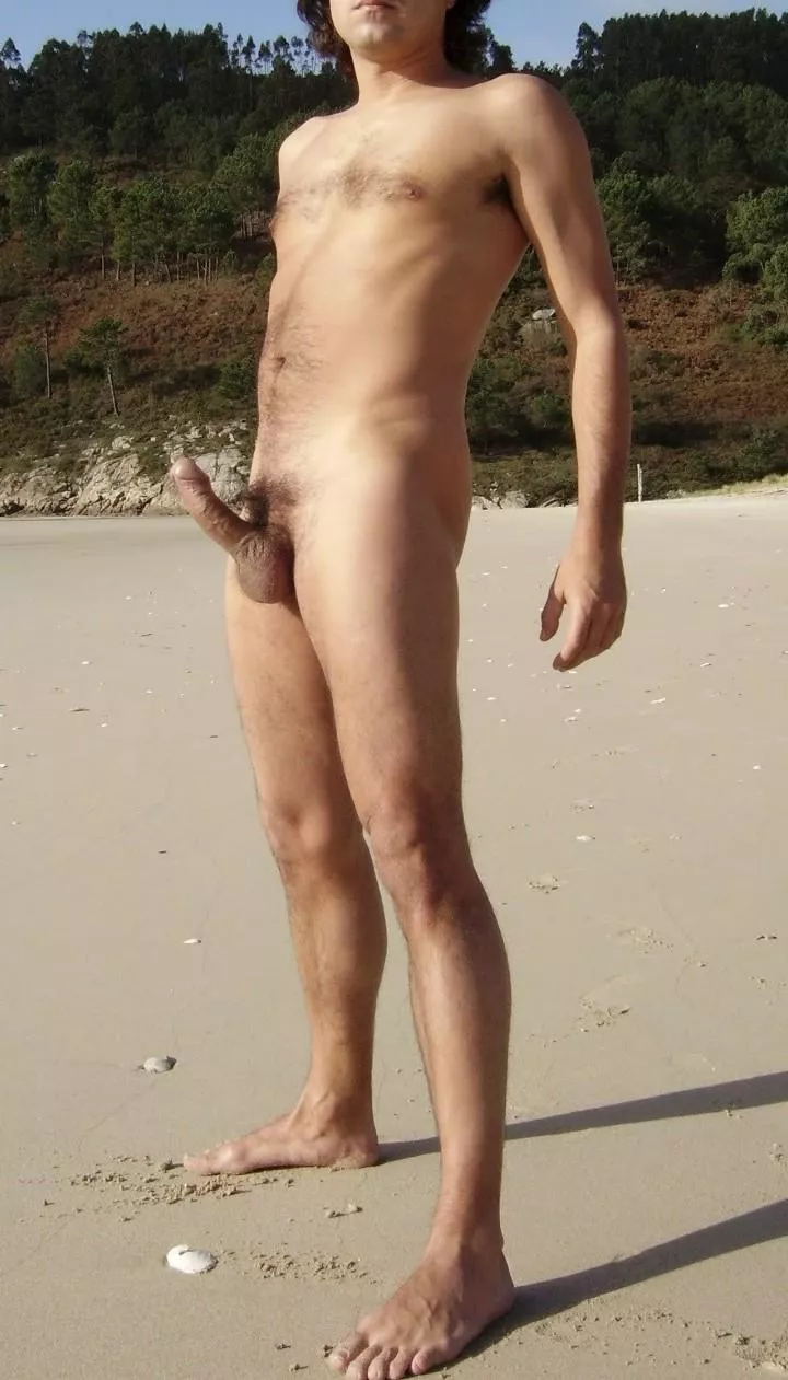 Full naked and erection at the beach brra