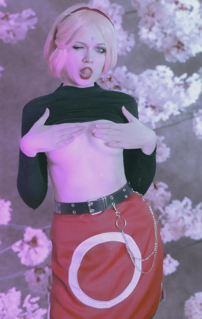 Grown up Sakura cosplay by Ave Ria