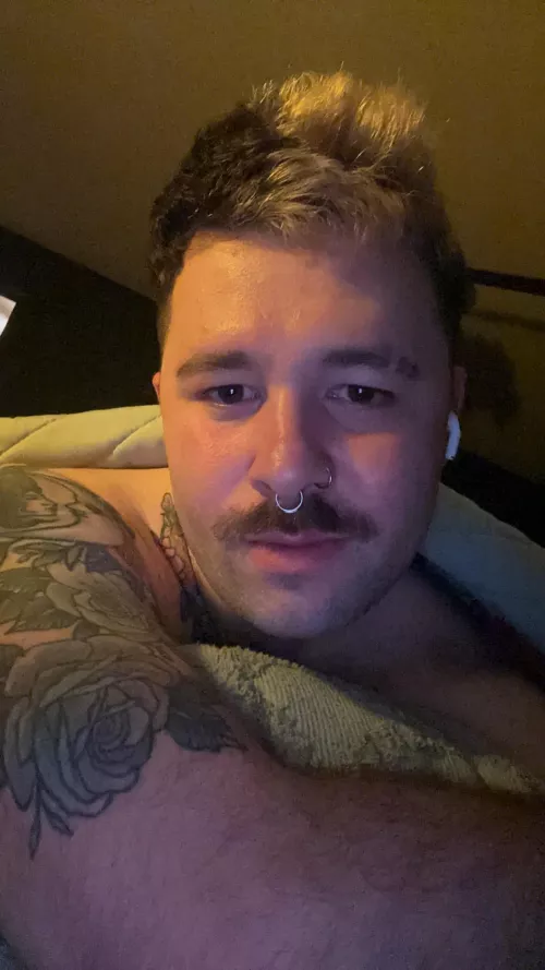 Helooooo much 🍃come cuddle and play games in bed