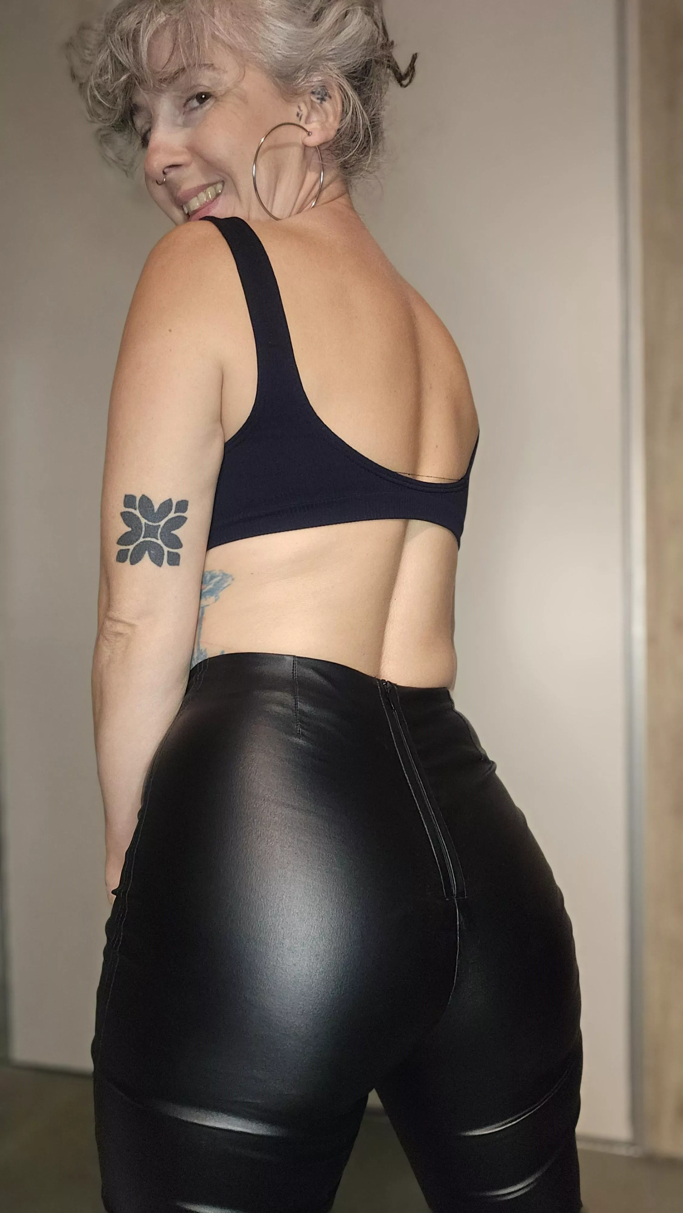 How do you like my look?