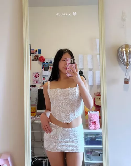 Imagine fucking her while she wore that 