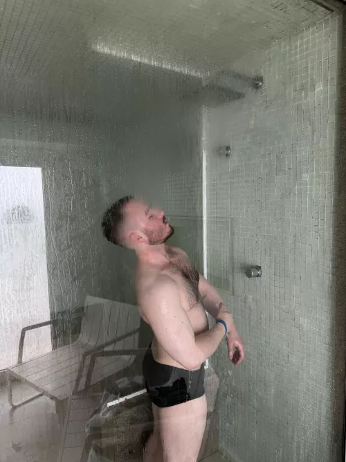 My chesthair gets so hot in the steamroom 🧖🏻‍♂️