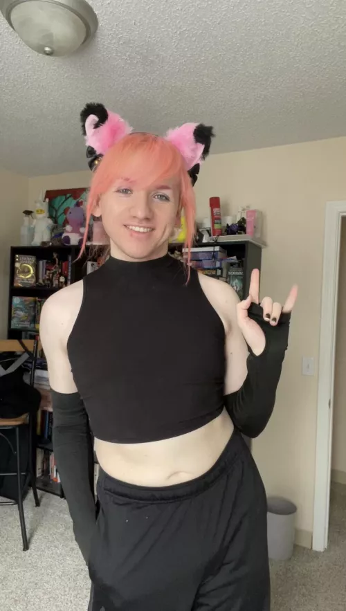 playing FF7 all day today 😊☁️