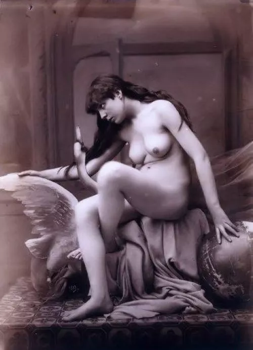 studio nude 1915