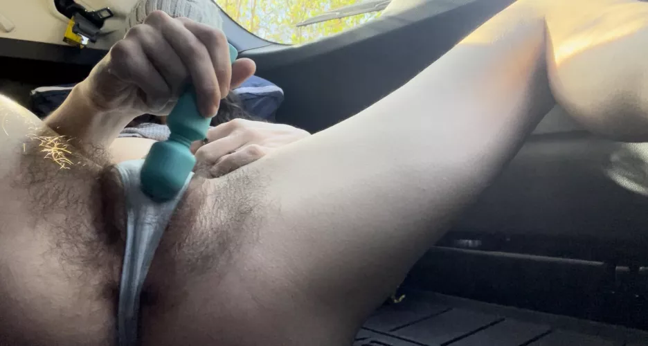 Thongs don’t stand a chance at containing my bush 😋