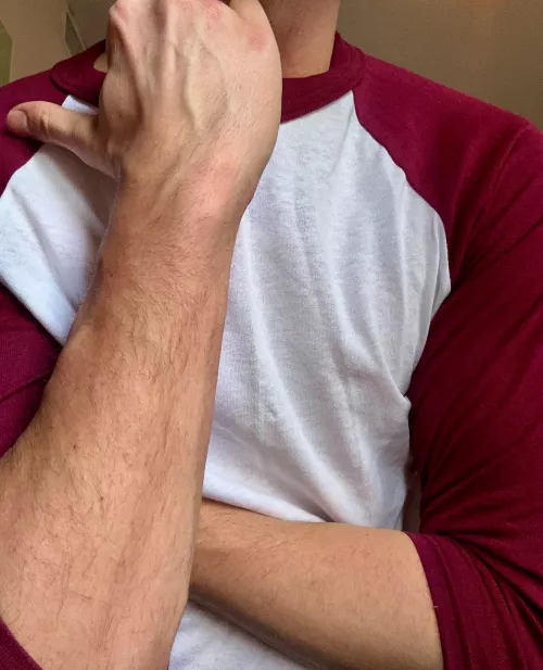 Trying the shirt every hot guy is wearing in the rom coms. Does it work?