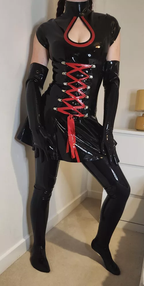 I love full latex outfits, do you? 